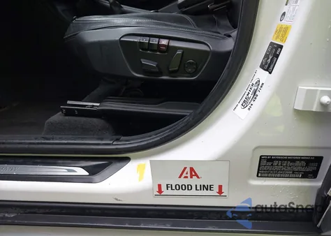 2018 BMW X1 xDrive28I z USA, uszkodzony, nr VIN WBXHT3C37J5K23998